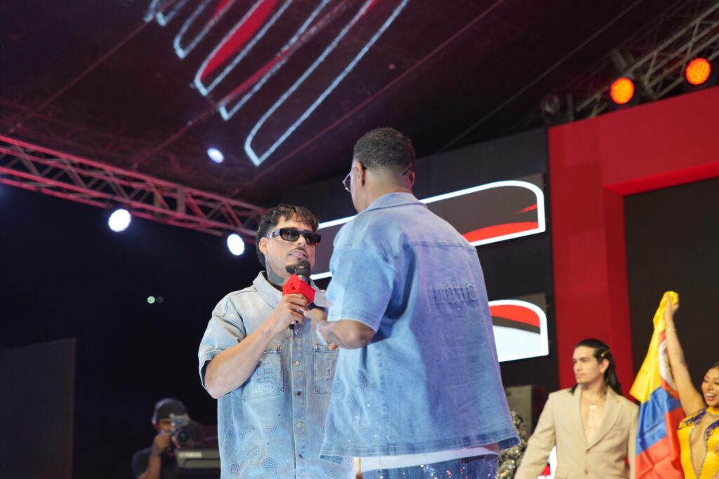 Carlos Montesquieu recibe una jeepeta Changan 2026 en la final de La Casa de Alofoke - Noticias de hoy en República Dominicana | De Último Minuto