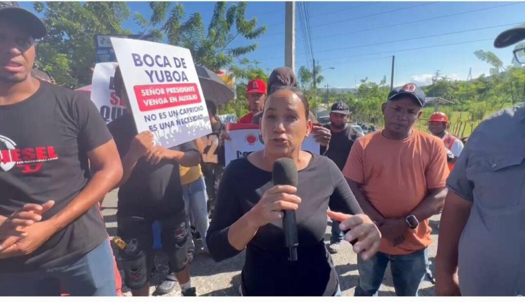 Comunitarios de Rincón de Yuboa reclaman puente seguro en la autopista Duarte - Noticias de hoy en República Dominicana | De Último Minuto