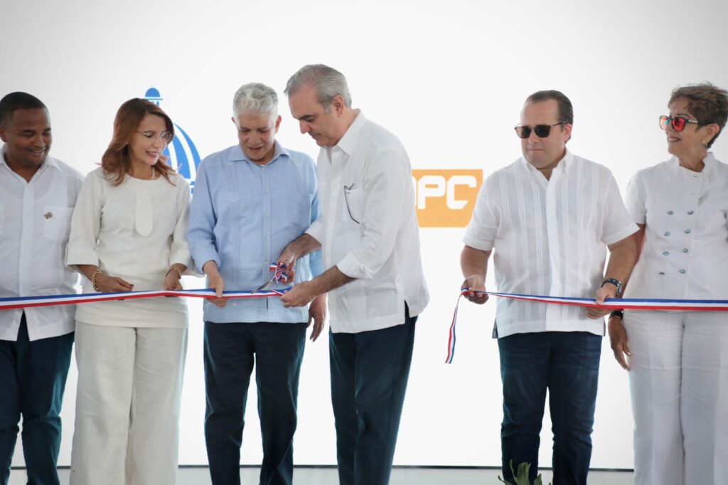 Con una inversión superior a RD$1,500 millones, Abinader entrega carretera que conecta Puerto Plata con Montecristi - Noticias de hoy en República Dominicana | De Último Minuto