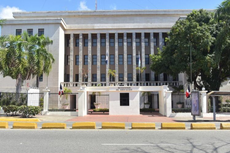 MINERD suspende docencia en centros vulnerables por lluvias