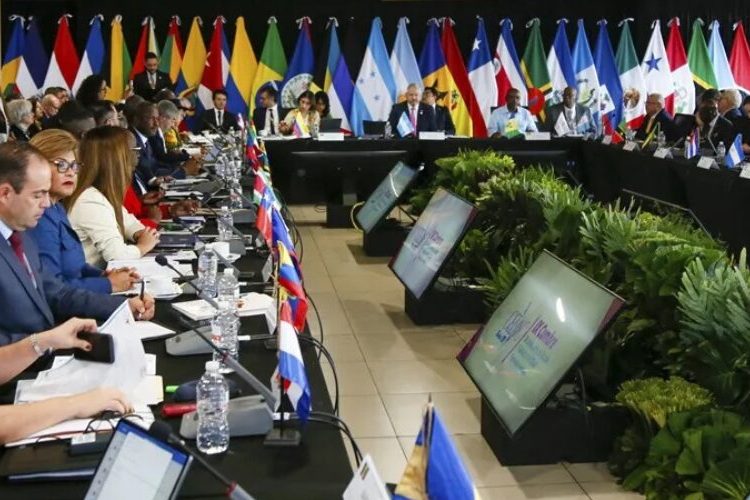 CELAC convoca reunión de urgencia por despliegue militar de EE.UU. en el Caribe