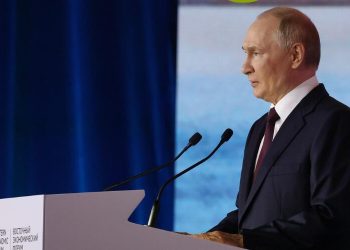 Putin sólo negociará con Zelenski en Moscú y descarta tropas de paz en Ucrania