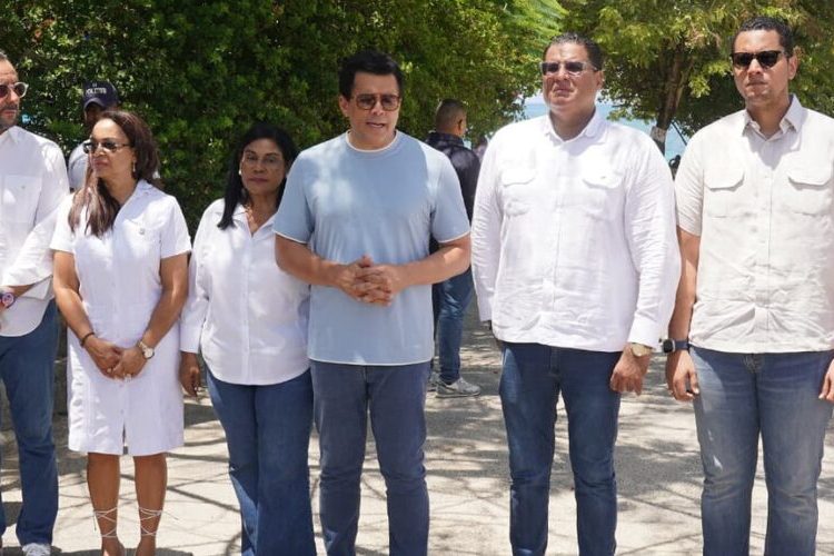 Collado inicia reconstrucción de plaza en playa Mino con inversión de RD$103 millones