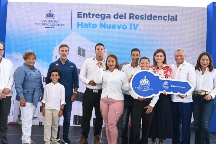Banreservas financia más de 600 viviendas entregadas en Hato Nuevo por Raquel Peña