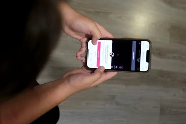 El 84 % de las adolescentes en España teme que la IA use sus fotos para crear contenido sexual falso