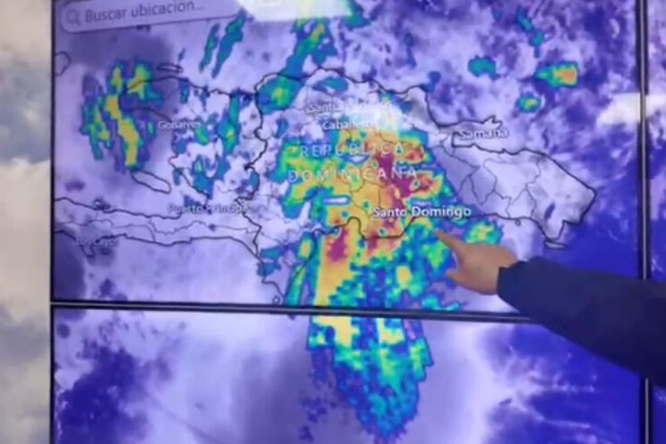 Inundaciones afectan gran parte de RD por activa onda tropical con potencial ciclónico