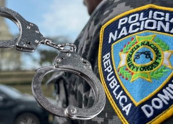 Apresan 10 personas con arsenal tras enfrentamiento con la Policía en cabaña de Villa González