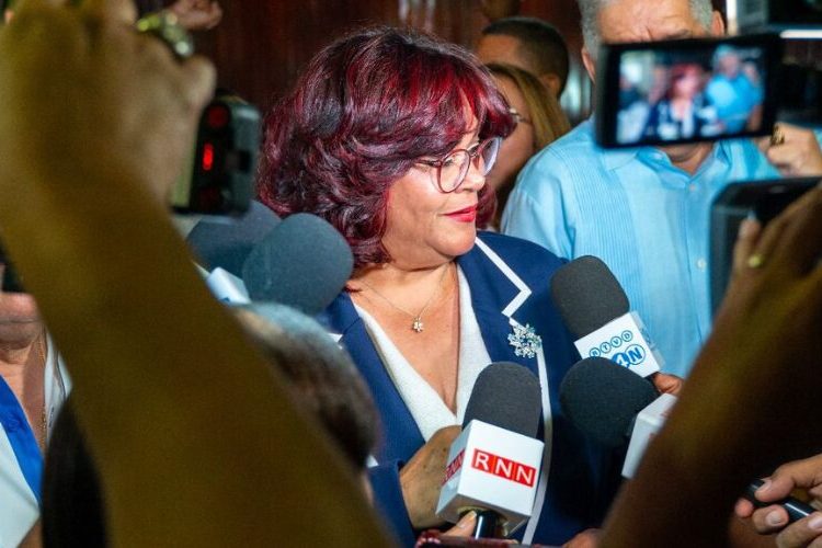 Dra. Yubelkis Aquino lanza candidatura a la presidencia del Colegio Médico