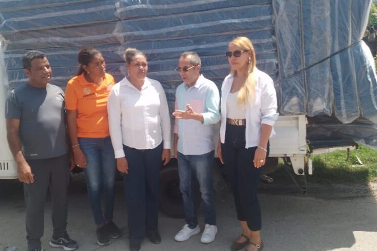 INAVI acude en auxilio de más de 160 familias afectadas por lluvias en Azua