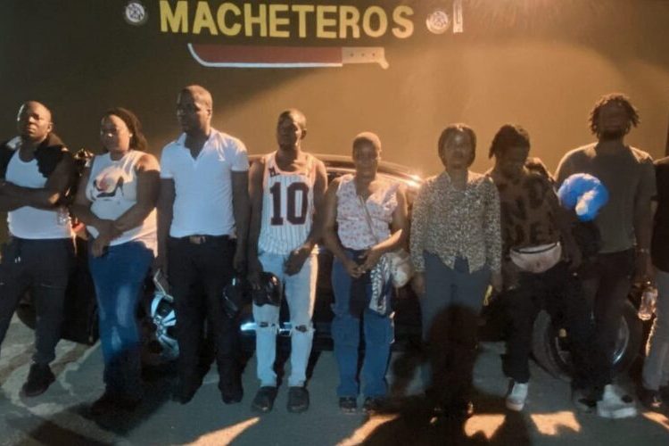 Ejército ocupa vehículo con 10 haitianos indocumentados en Mao