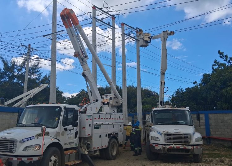 Edeeste inicia trabajos para reforzar suministro eléctrico en la Jacobo Majluta