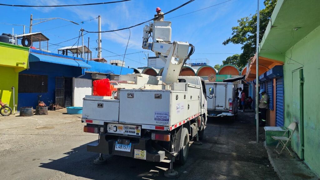 EDENORTE desmantela conexiones eléctricas ilegales en Santiago con pérdidas anuales estimadas en RD$1.9 millones | 2 | EDENORTE desmantela conexiones eléctricas ilegales en Santiago con pérdidas anuales estimadas en RD$1.9 millones - Noticias de hoy en República Dominicana | De Último Minuto