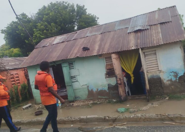 COE reporta más de 2,500 desplazados y 511 viviendas afectadas por lluvias