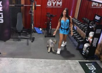 La Gigi recibe el mejor regalo de cumpleaños: la visita de su perro Santana