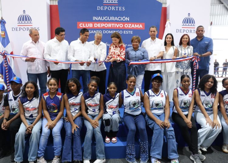 Ministerio de Deportes inaugura techado del club Ozama