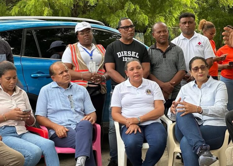 Autoridades visitan zonas afectadas en Azua tras intensas lluvias