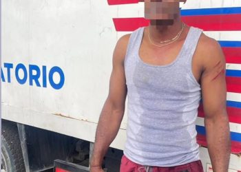 Arrestan haitiano tras agredir con machete a agente de Migración