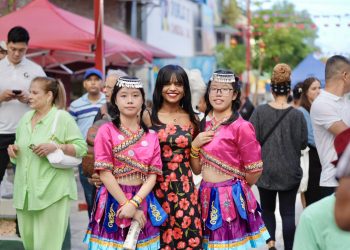 Proyectan episodio de Migrantes dedicado a la comunidad china en el Barrio Chino de Santo Domingo
