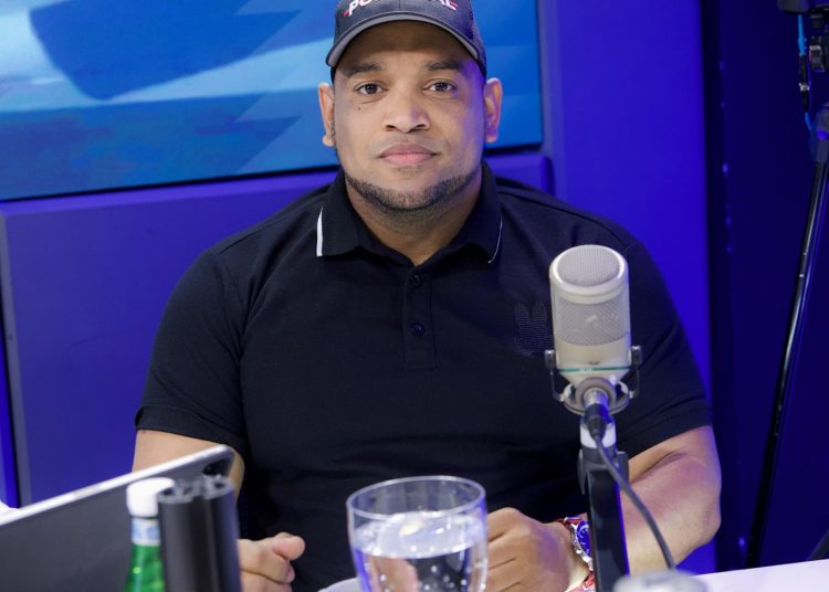 Jonatan Familia reitera críticas por bajos salarios del personal de apoyo en escuelas públicas