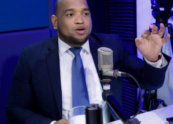 Jonatan Familia cuestiona «compra millonaria de artículos conmemorativos por la Alcaldía de SDE»