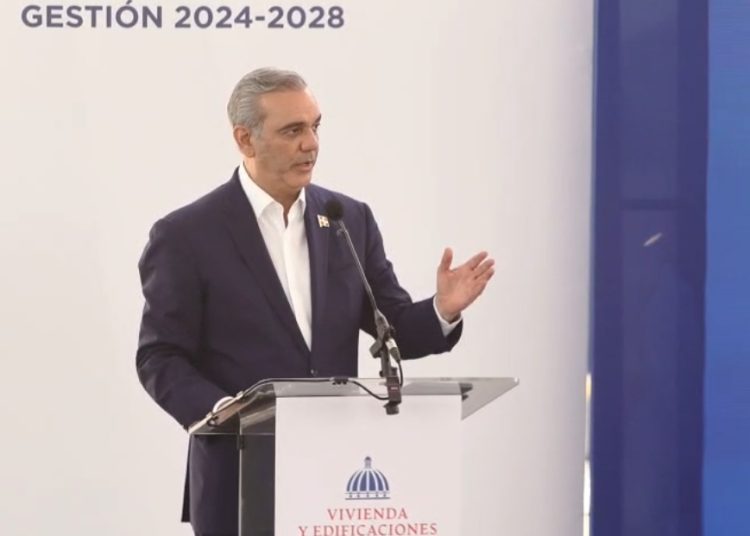 Abinader: “Lo importante es terminar las obras, sin importar quién las inició”