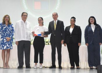 MESCyT otorga 208 becas nacionales a estudiantes de la UNPHU