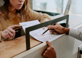 Incumplimiento bancario en RD baja, pero suben los atrasos en tarjetas de crédito