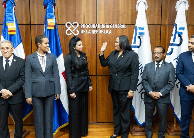 Isaura Suárez Salcedo es juramentada como nueva directora de Carrera del Ministerio Público