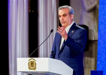 Abinader acata intimación de la JCE al PRM pero niega que sea el partido más en campaña