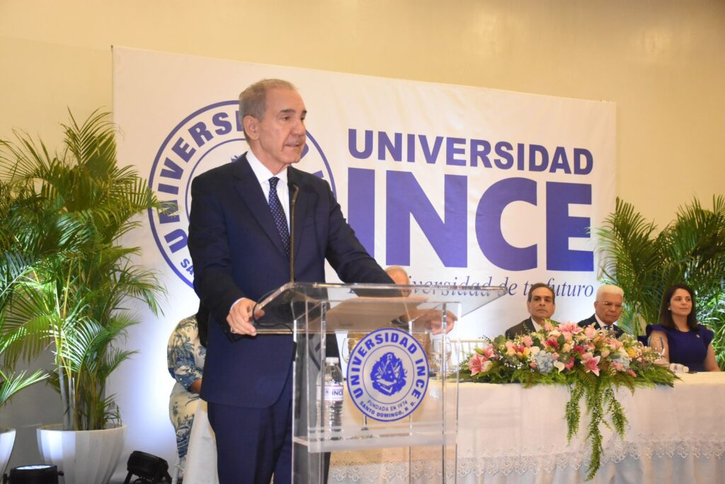 MESCyT entrega 27 becas nacionales para estudiantes en la Universidad INCE - Noticias de hoy en República Dominicana | De Último Minuto