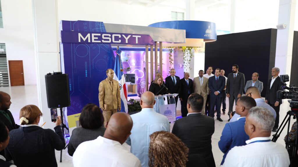 MESCyT inaugura stand en la Feria Internacional del Libro 2025 - Noticias de hoy en República Dominicana | De Último Minuto