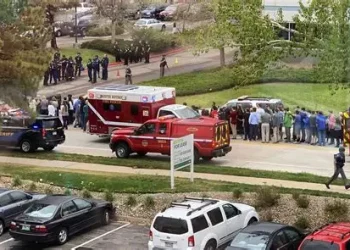 Tres adolescentes heridos tras un tiroteo en preparatoria de Denver