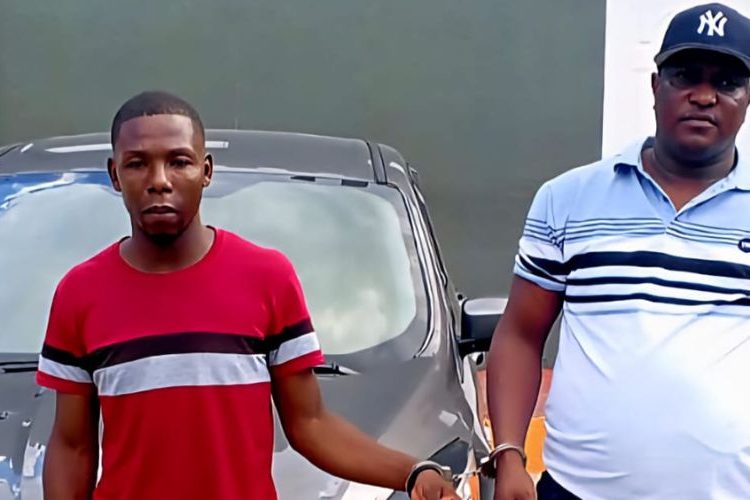 Ejército detiene vehículo con indocumentado escondido en el baúl en San Juan de la Maguana