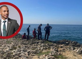 Con drones, buzos y apoyo de la Armada buscan a joven desaparecido en el sector 30 de Mayo, DN