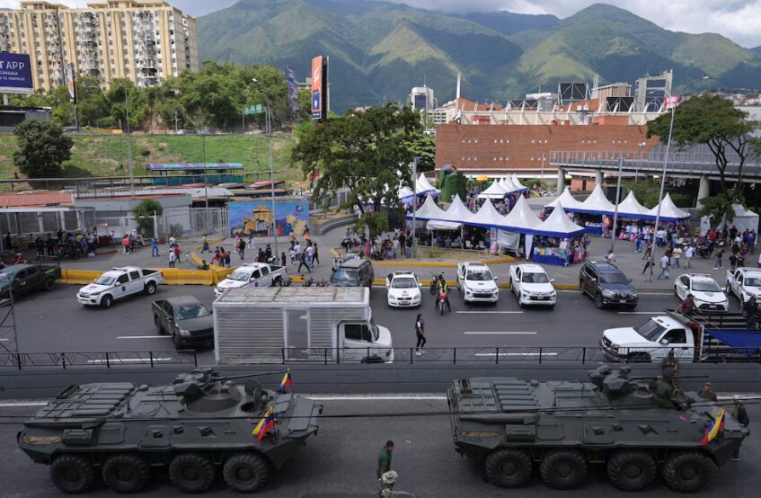 Régimen de Maduro militariza Caracas en medio de crecientes tensiones con Estados Unidos