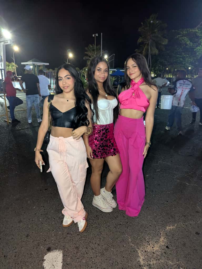 Santo Domingo se viste de rosado y brillo para recibir a Omar Courtz | 2 | Santo Domingo se viste de rosado y brillo para recibir a Omar Courtz