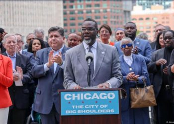 Demócratas denuncian intento de “invasión militar”en Chicago por parte de Trump