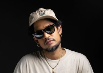 Vakeró tuvo que ser trasladado a un centro de salud tras sufrir caída en concierto