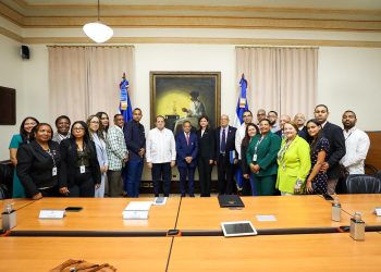 Vicepresidenta recibe a estudiantes de la diáspora y refuerza compromiso con la educación en el exterior