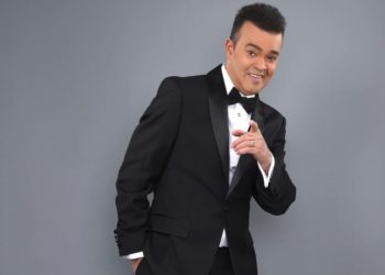 Alex Bueno no está intubado y evoluciona favorablemente, aclara su equipo