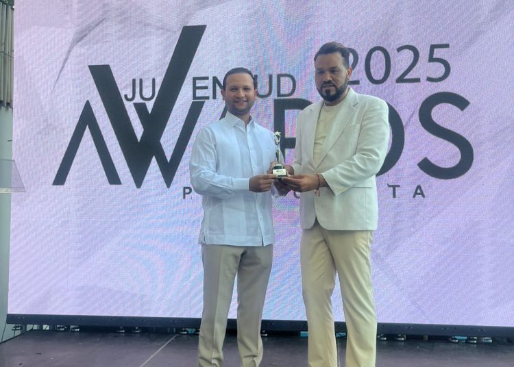 Presidente de ANPRAS es reconocido con el máximo galardón en los Juventud Awards 2025
