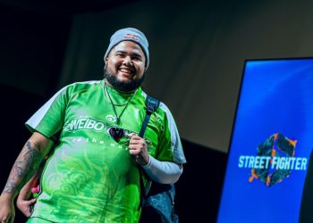 Leyenda del gaming MenaRD recibe el reconocimiento Orgullo de la Dominicanidad en los Premios Dominicanísimo 2025