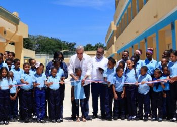 Gobierno entrega escuela nueva en Barahona para 900 alumnos