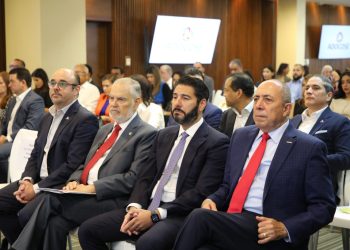 Miguel Ceara Hatton destaca logros y desafíos en los seguros Familiar de Salud y Riesgos Laborales