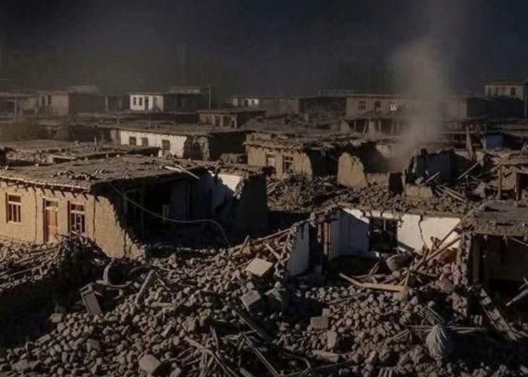 Elevan a 800 los muertos y 2.500 los heridos por el terremoto en el este de Afganistán