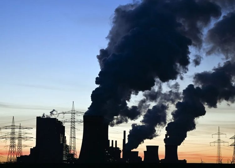 Indonesia pierde el rastro de un helicóptero comercial con ocho personas a bordo