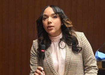 Diputada Tayluma Calderón denuncia alcaldía SDE siembra caos en carreteras y calles