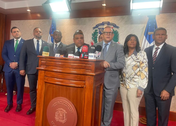 PRD y Fuerza del Pueblo interpelan a Celso Marranzini por crisis de apagones