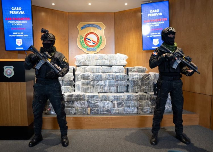 Incautan 448 paquetes de presunta cocaína en Baní