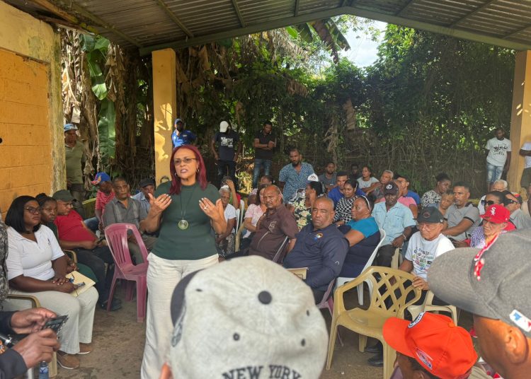 Agricultores de Rincón Las Galeras se reúnen con la Gobernadora de Samaná ante ola de robos en sembradíos